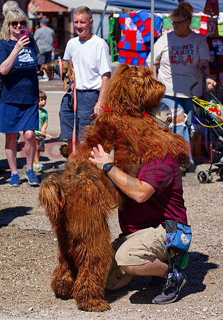 _1332537 winning hug