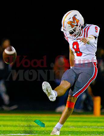 _A181163 Noah Turner kicks-off