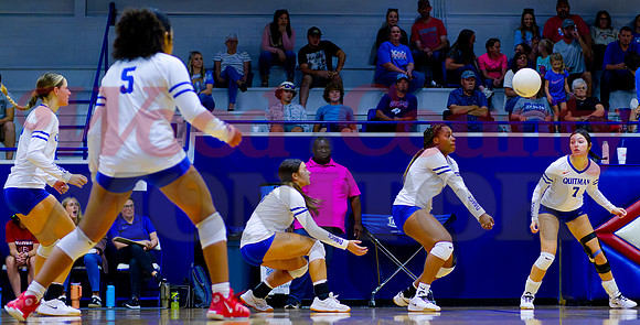 _1289979 Allie Berry receives