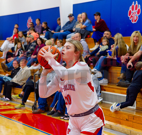 _B223757 Alexis Wilmut shoots three