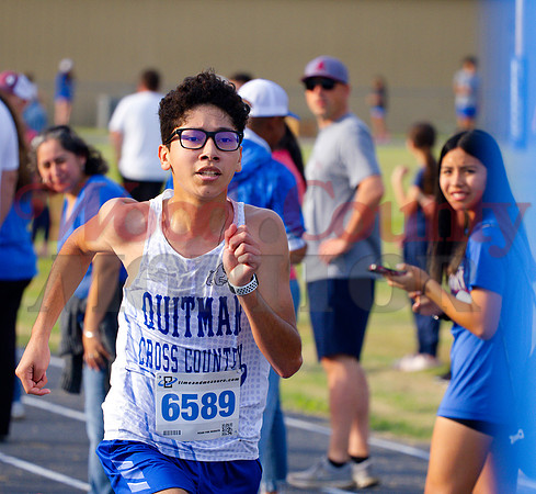 _9143337 Enrique Olvera strides to line